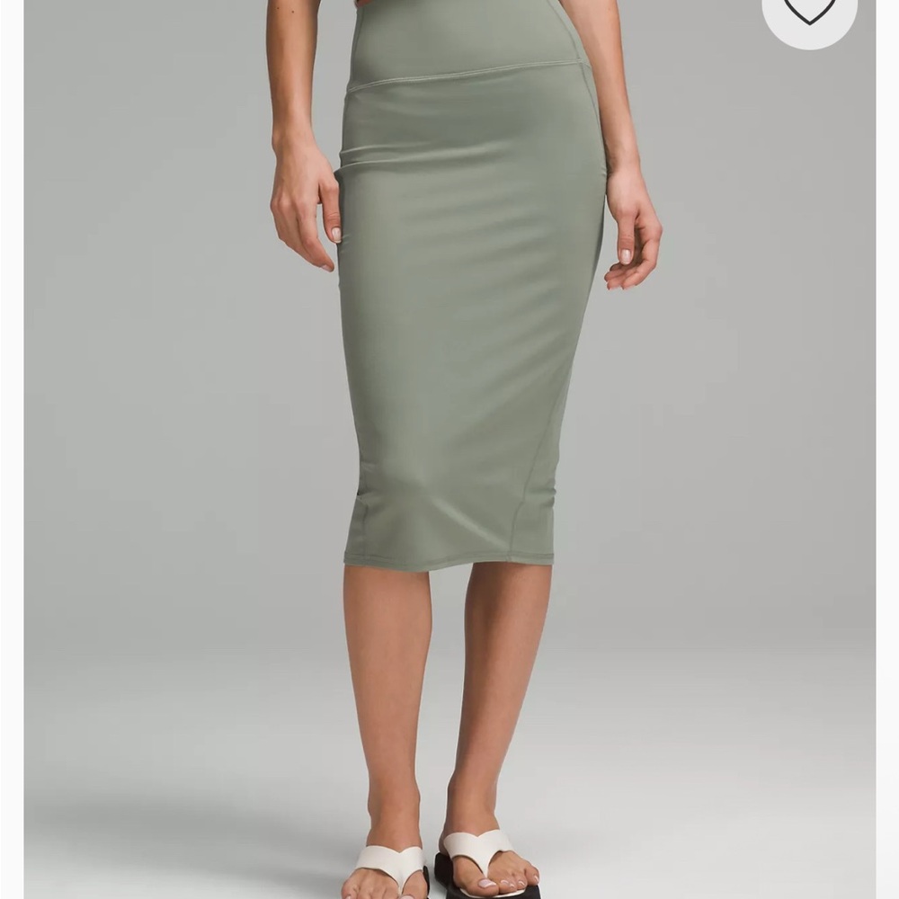 NWT Lululemon Nulu Slim Fit HR Skirt